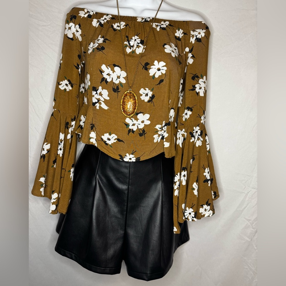 POLLY AND ESTHER  medium off the shoulder bell sleeve top